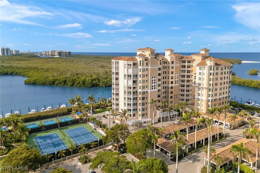 Naples FL, 425 Dockside Drive, Unit 301