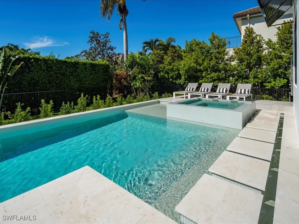 612 Binnacle Drive Naples FL 34103
