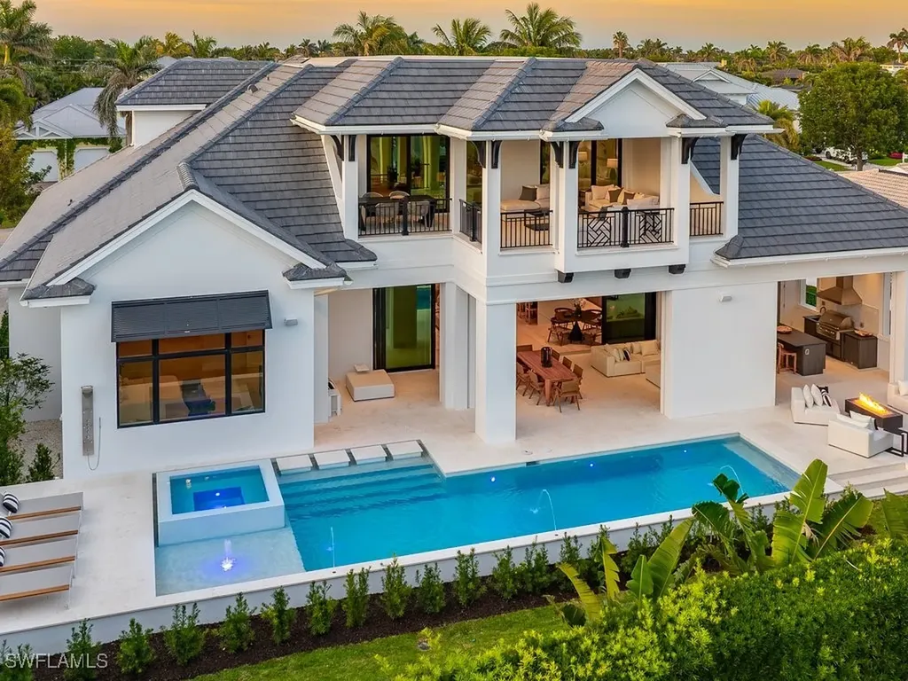 612 Binnacle Drive Naples FL 34103