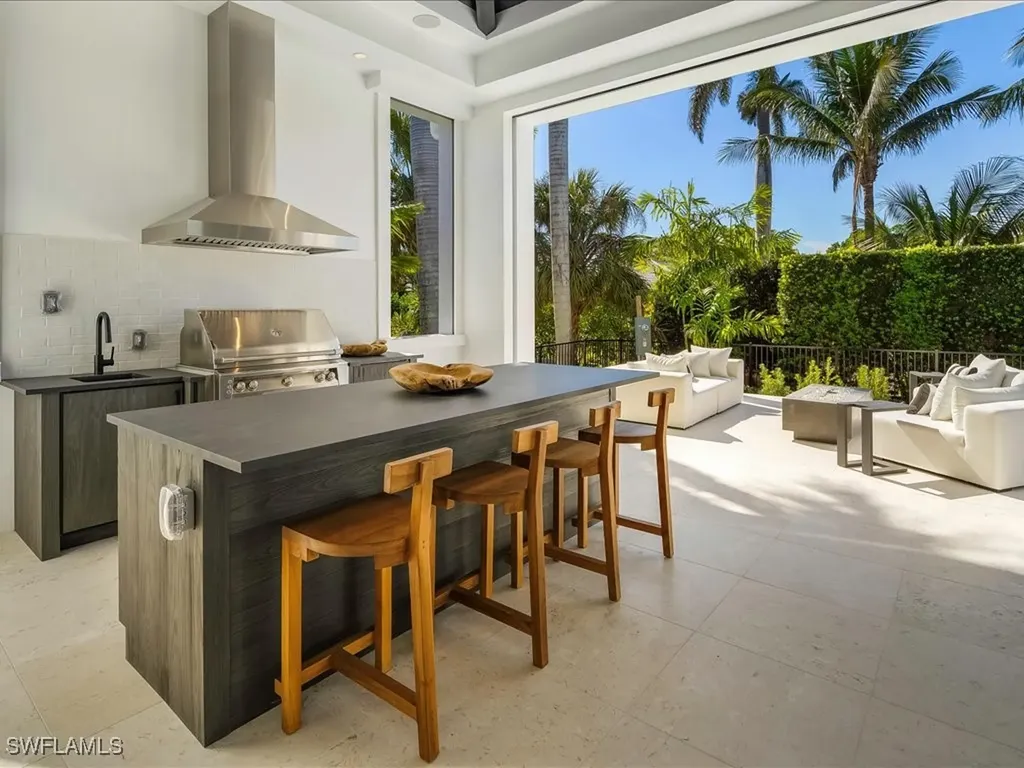 612 Binnacle Drive Naples FL 34103