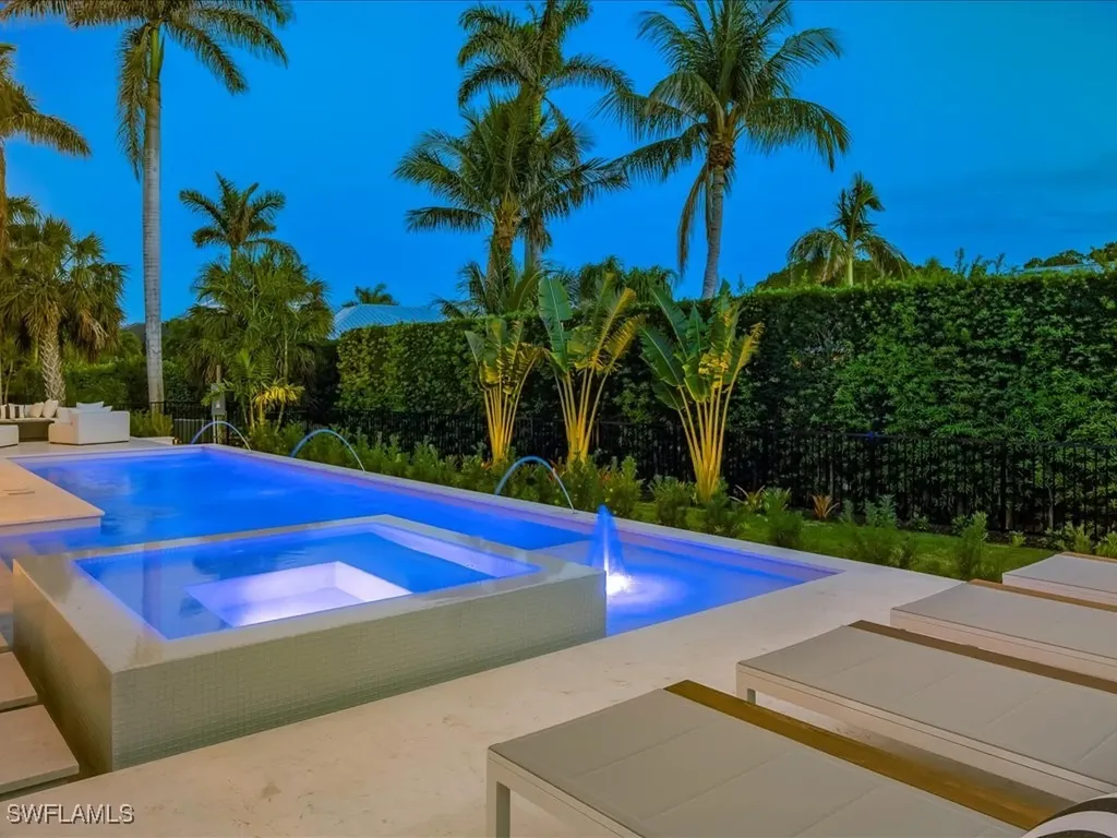 612 Binnacle Drive Naples FL 34103