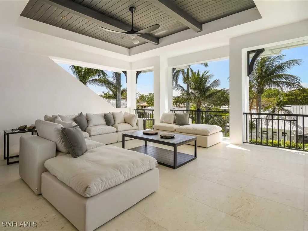 612 Binnacle Drive Naples FL 34103