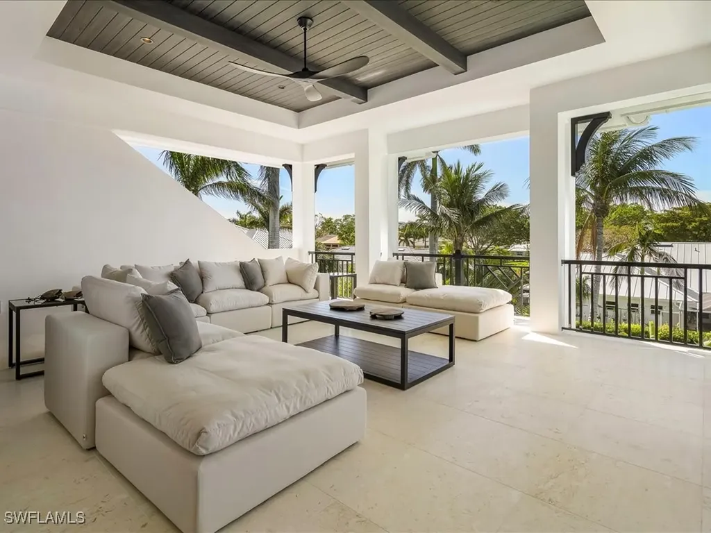 612 Binnacle Drive Naples FL 34103