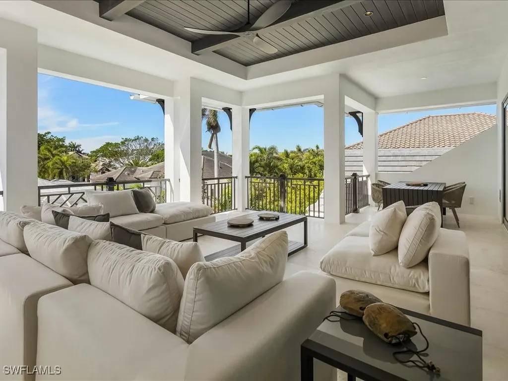 612 Binnacle Drive Naples FL 34103