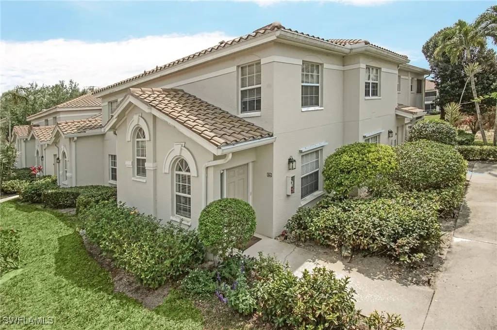 6910 Satinleaf Road N Naples FL 34109