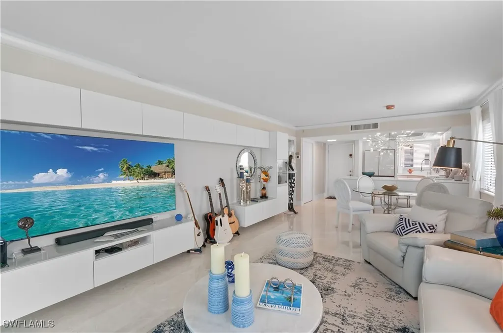 Naples FL, 9 High Point Circle N, Unit 101