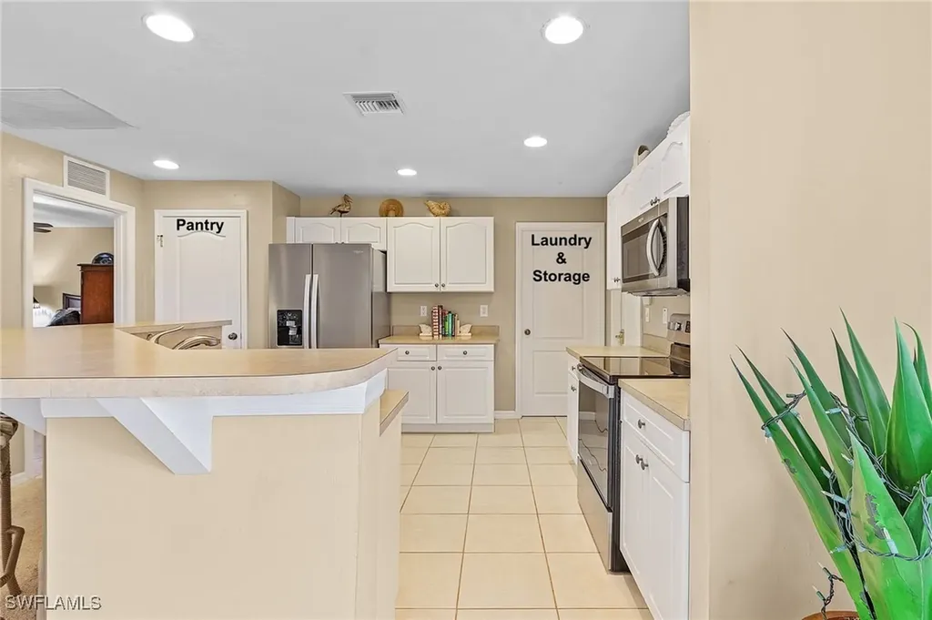 924 NE 11th Avenue Cape Coral FL 33909