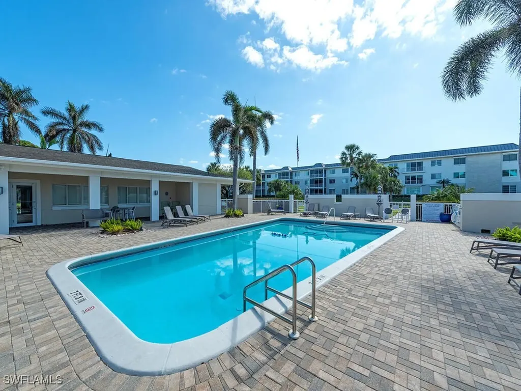473 12th Avenue S Naples FL 34102