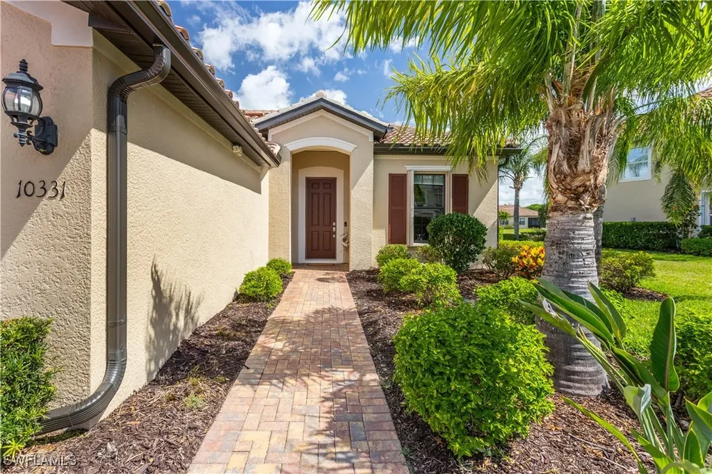 10331 Whispering Palms Drive Fort Myers FL 33913