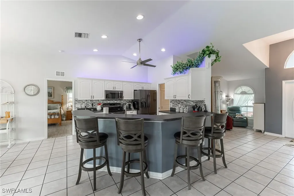 1814 SE 9th Terrace Cape Coral FL 33990