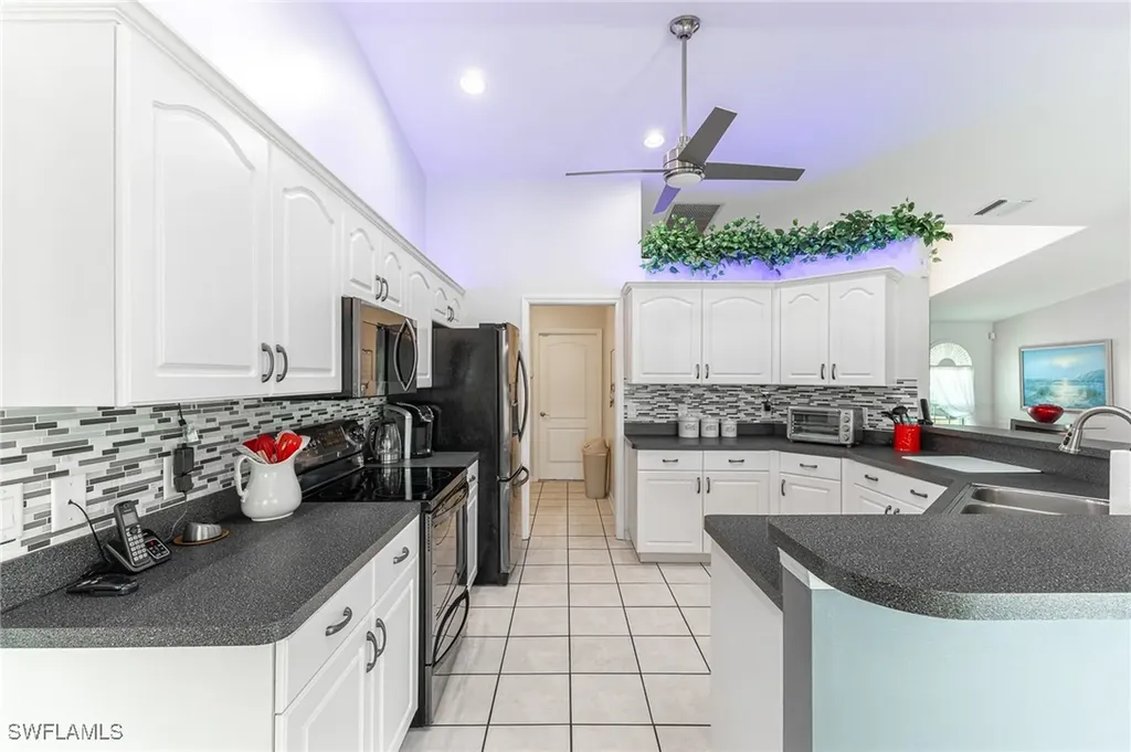 1814 SE 9th Terrace Cape Coral FL 33990