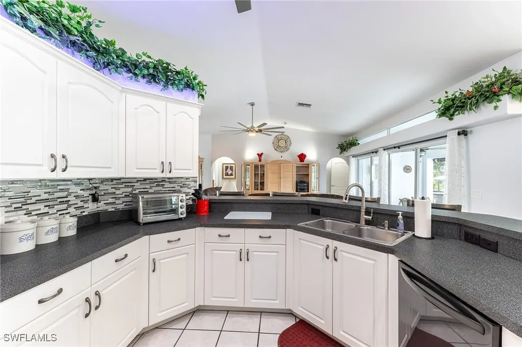 1814 SE 9th Terrace Cape Coral FL 33990