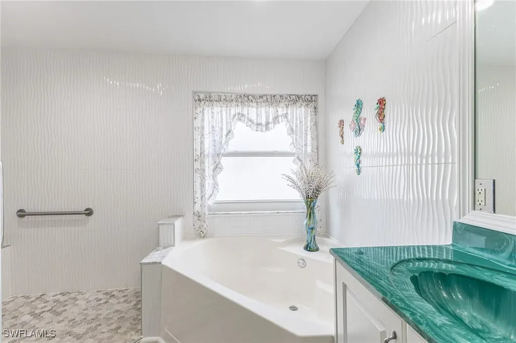1814 SE 9th Terrace Cape Coral FL 33990