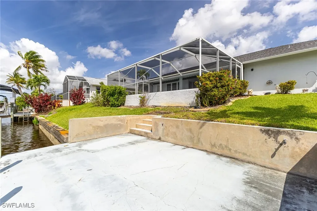 1814 SE 9th Terrace Cape Coral FL 33990