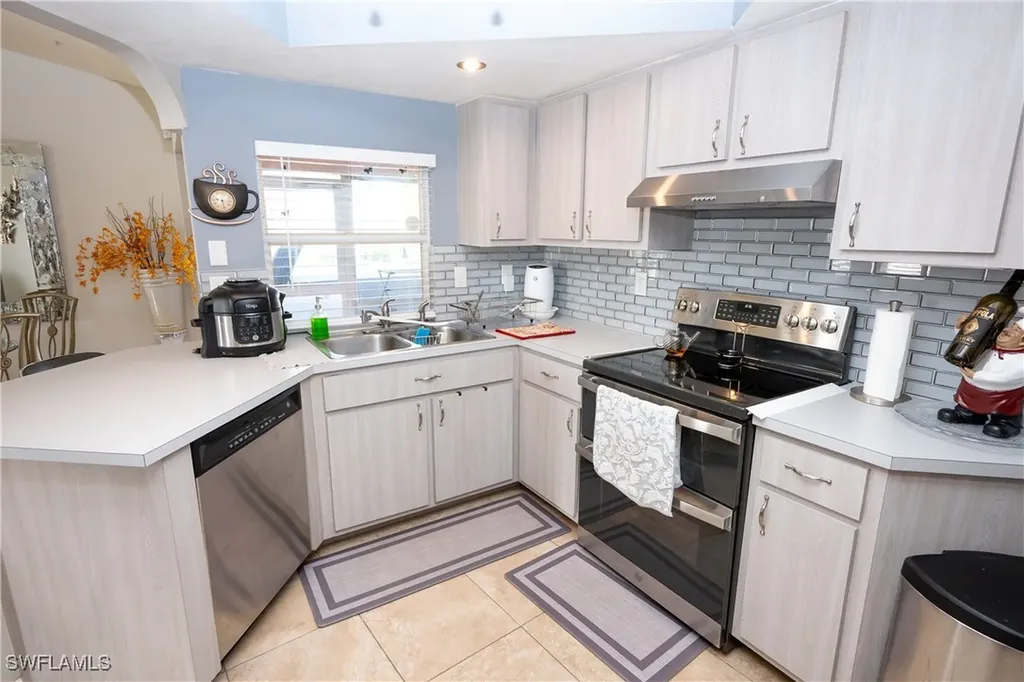 1404 SE 30th Terrace Cape Coral FL 33904