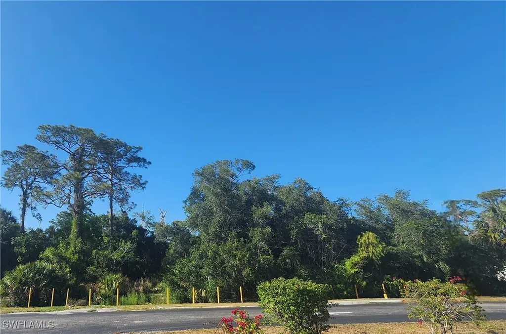 W Hickpochee Avenue Labelle FL 33935