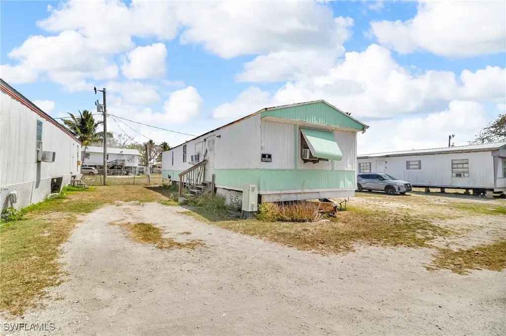 1165 Rewis Drive Chokoloskee FL 34138