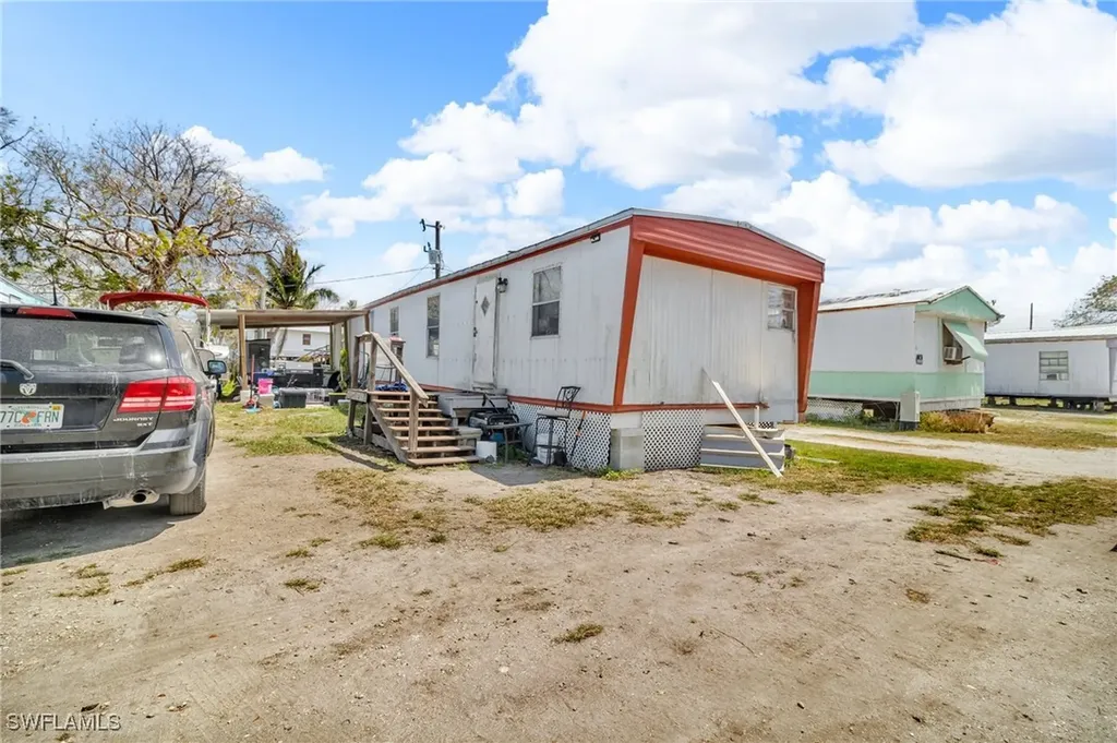 1165 Rewis Drive Chokoloskee FL 34138