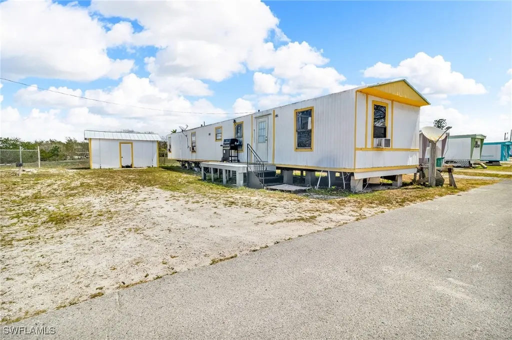 1165 Rewis Drive Chokoloskee FL 34138