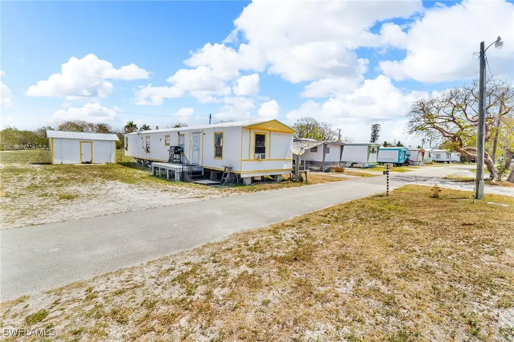 1165 Rewis Drive Chokoloskee FL 34138