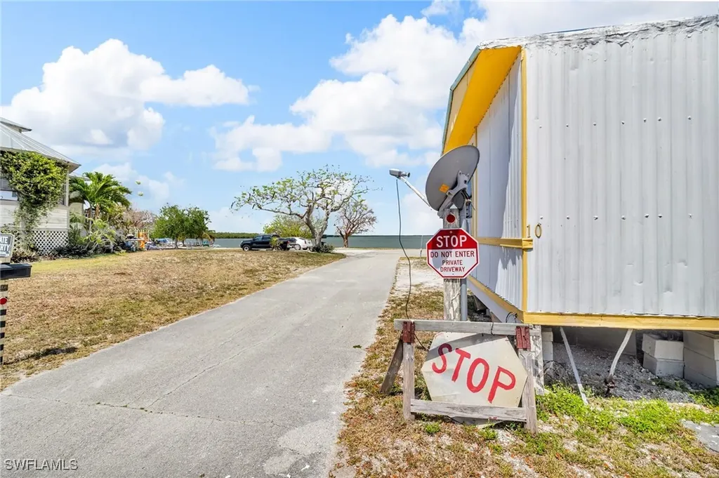 1165 Rewis Drive Chokoloskee FL 34138