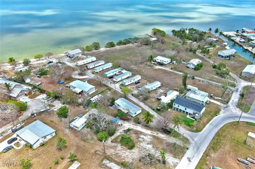 1165 Rewis Drive Chokoloskee FL 34138