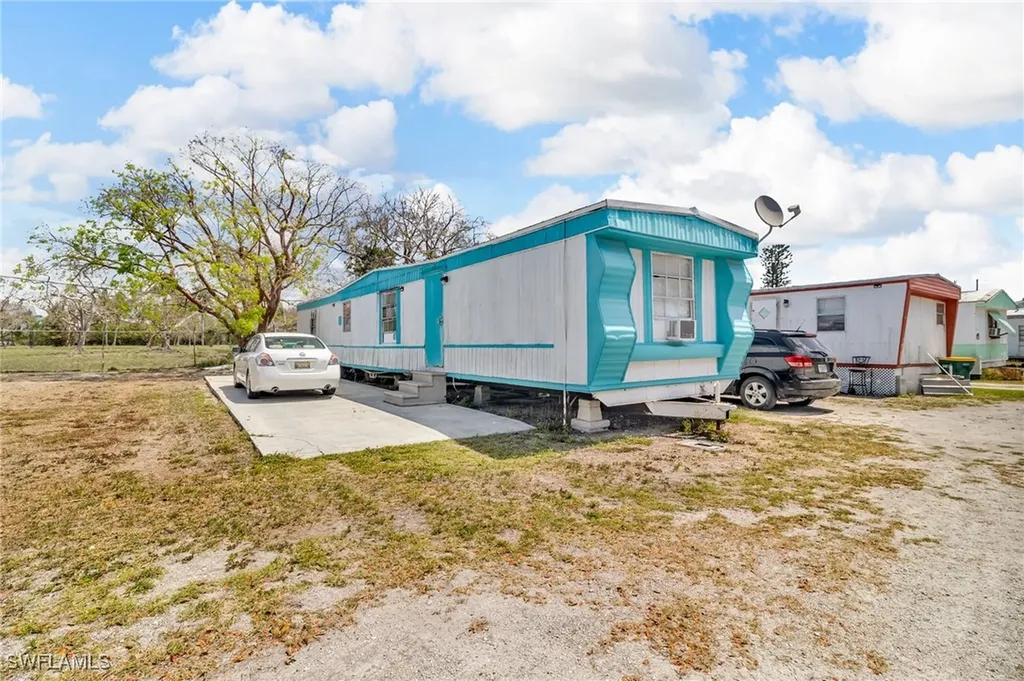 1165 Rewis Drive Chokoloskee FL 34138