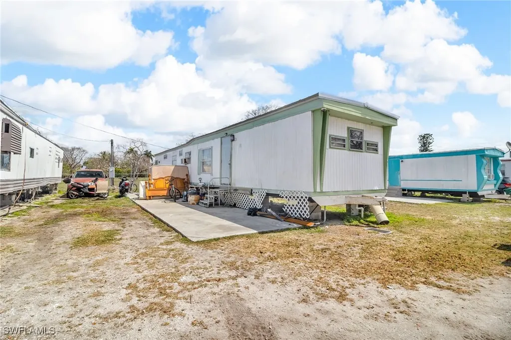 1165 Rewis Drive Chokoloskee FL 34138