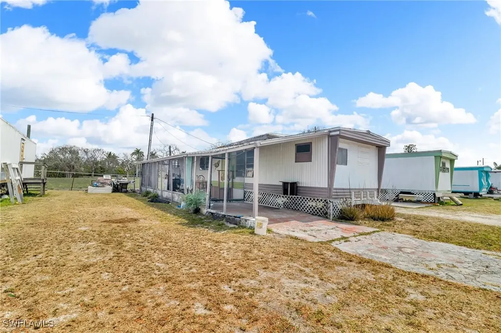 1165 Rewis Drive Chokoloskee FL 34138