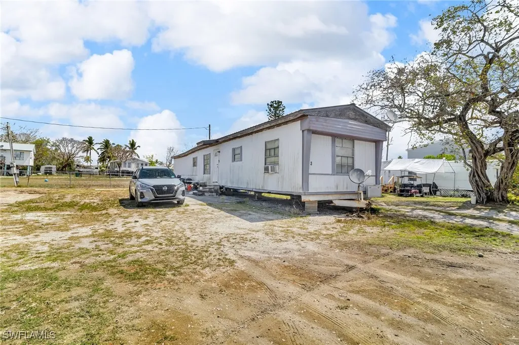 1165 Rewis Drive Chokoloskee FL 34138