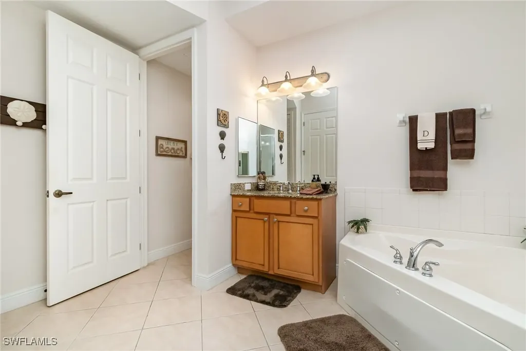 174 Shadroe Cove Circle Cape Coral FL 33991