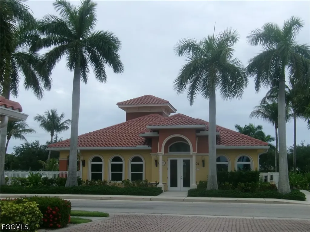 174 Shadroe Cove Circle Cape Coral FL 33991
