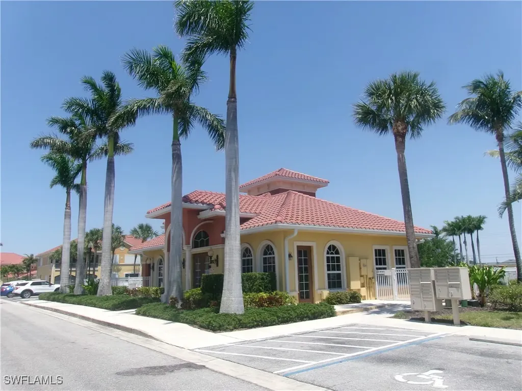 174 Shadroe Cove Circle Cape Coral FL 33991