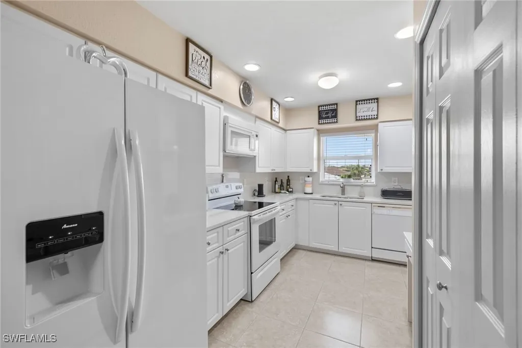 904 SE 13th Street Cape Coral FL 33990