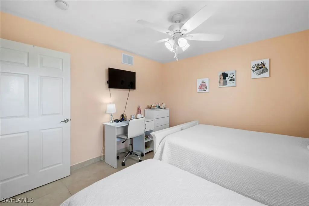 904 SE 13th Street Cape Coral FL 33990
