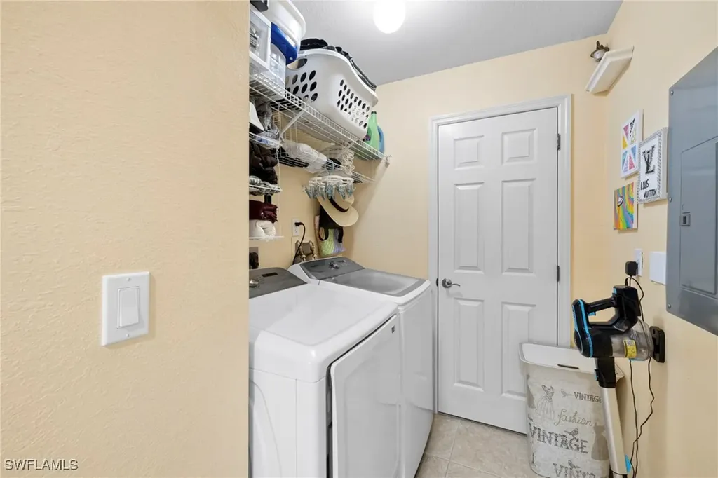 904 SE 13th Street Cape Coral FL 33990