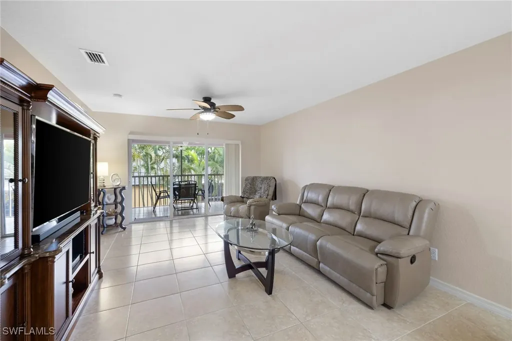 904 SE 13th Street Cape Coral FL 33990