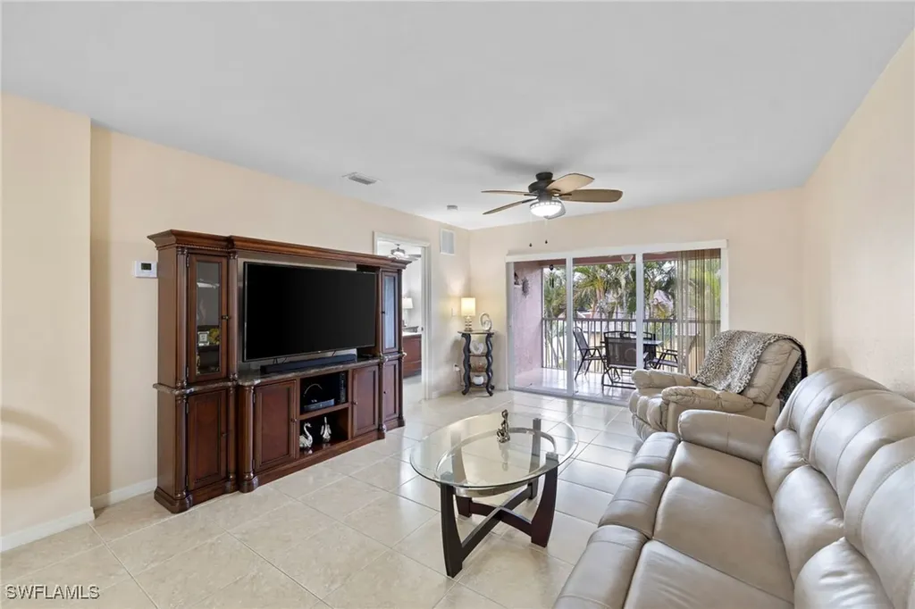 904 SE 13th Street Cape Coral FL 33990