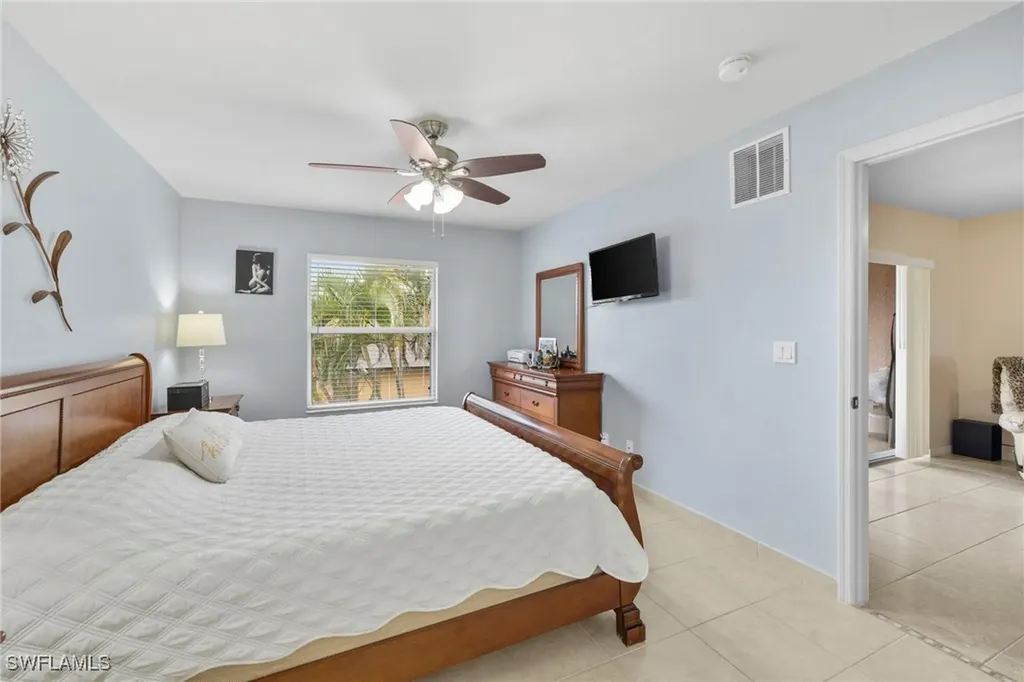 904 SE 13th Street Cape Coral FL 33990
