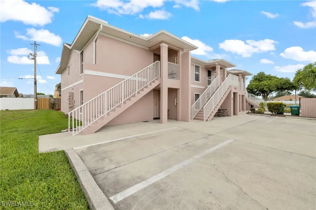 904 SE 13th Street Cape Coral FL 33990