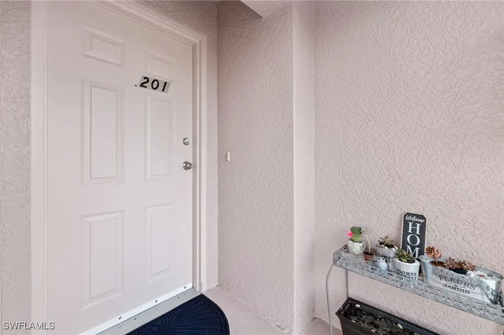 904 SE 13th Street Cape Coral FL 33990