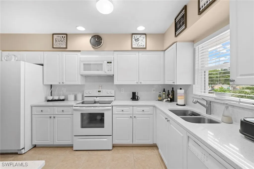 904 SE 13th Street Cape Coral FL 33990