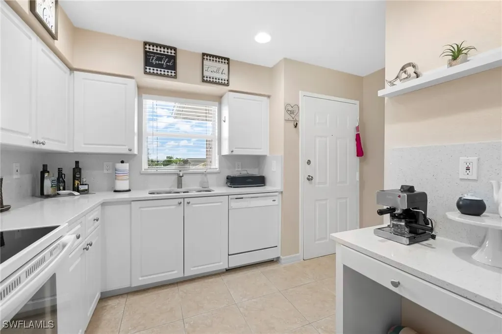 904 SE 13th Street Cape Coral FL 33990