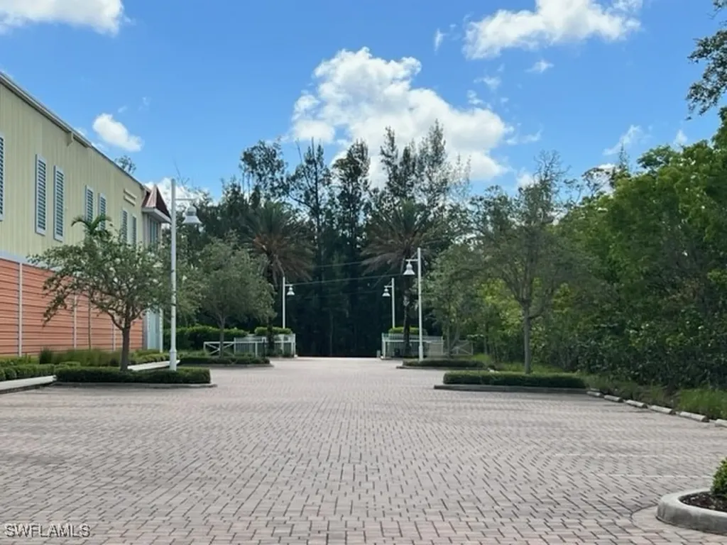 477 North Road Naples FL 34104