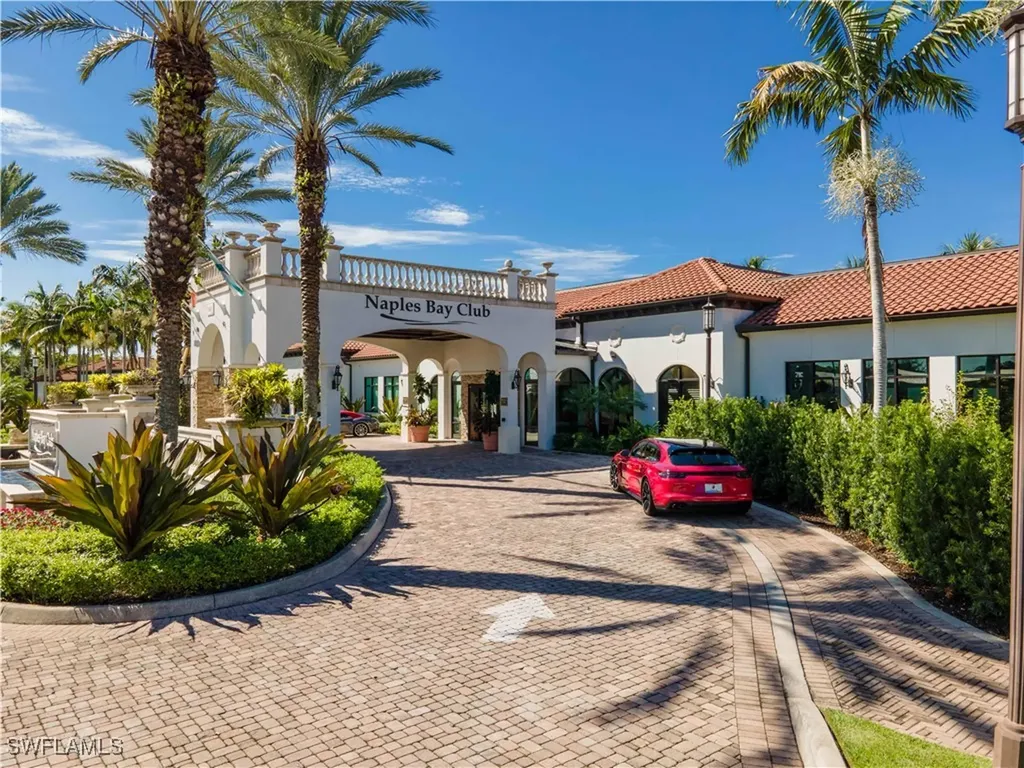 985 Sandpiper Street Naples FL 34102