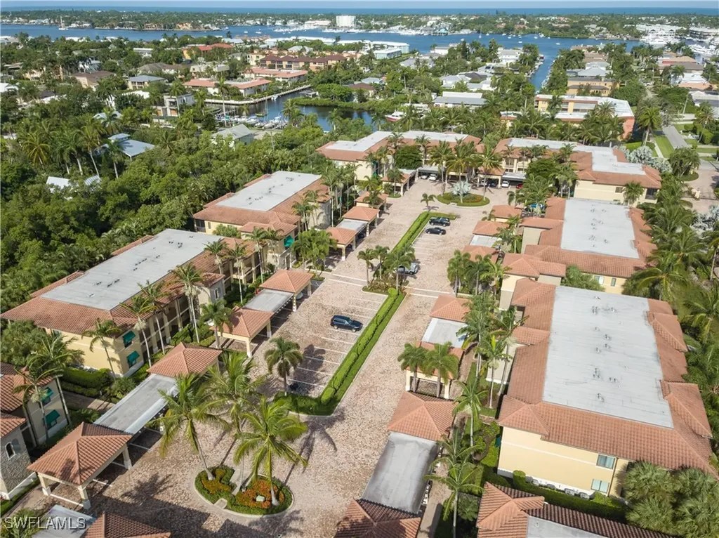 985 Sandpiper Street Naples FL 34102