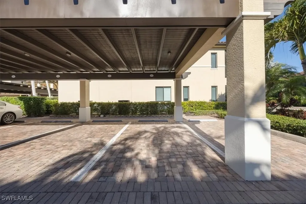985 Sandpiper Street Naples FL 34102