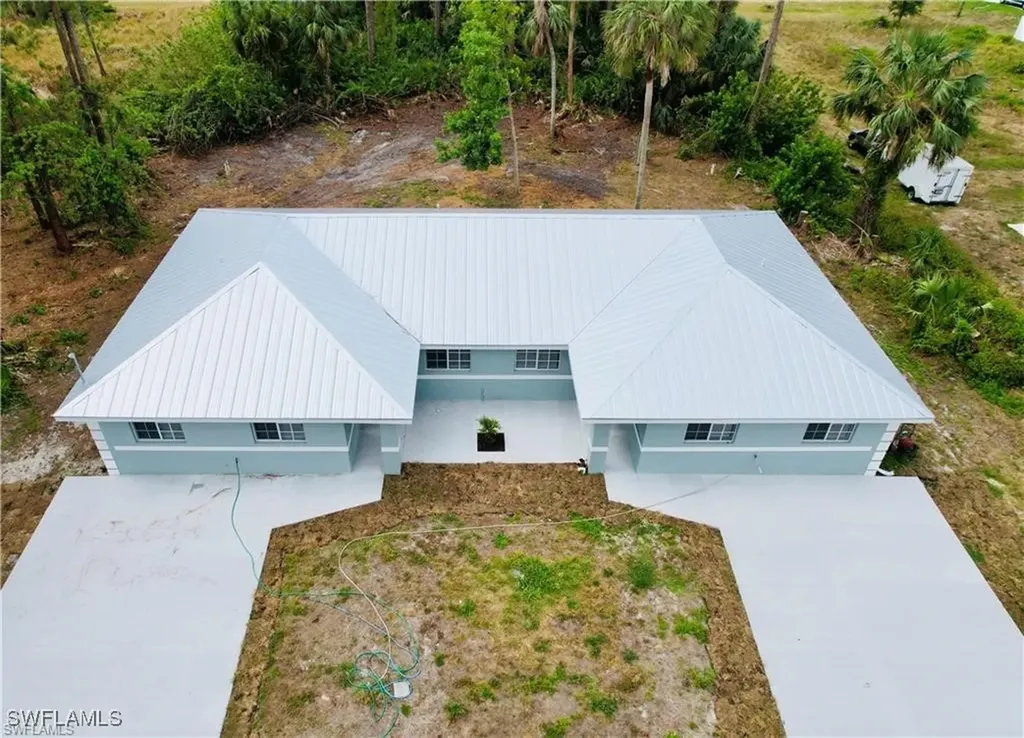 3825/3827 Hollycrest Street Fort Myers FL 33905