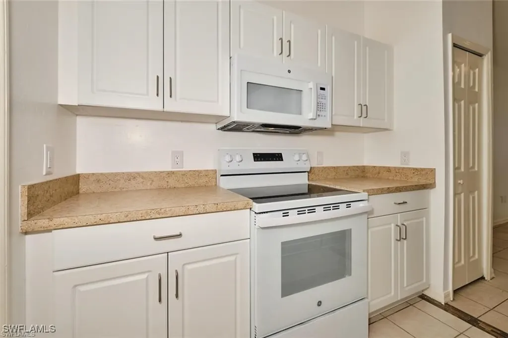 3825/3827 Hollycrest Street Fort Myers FL 33905