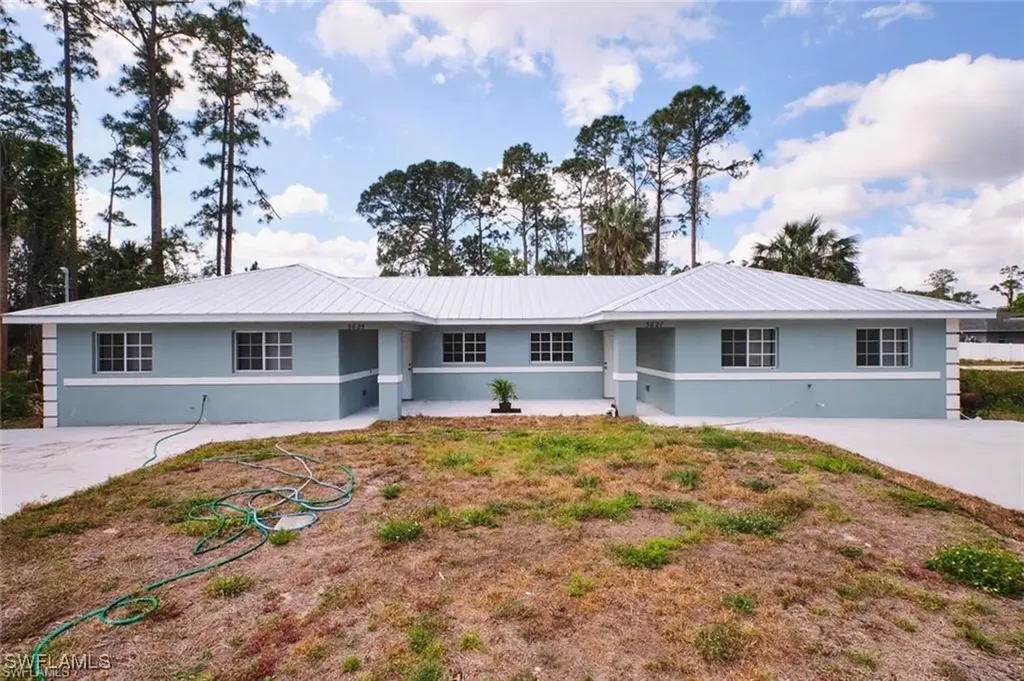 3825/3827 Hollycrest Street Fort Myers FL 33905